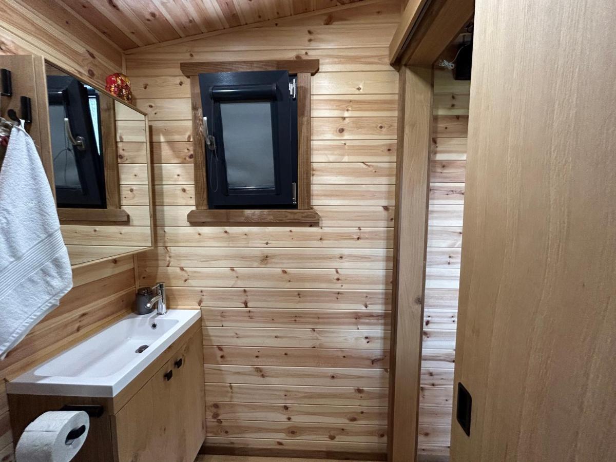 Campsite Casuta De Sub Nuc